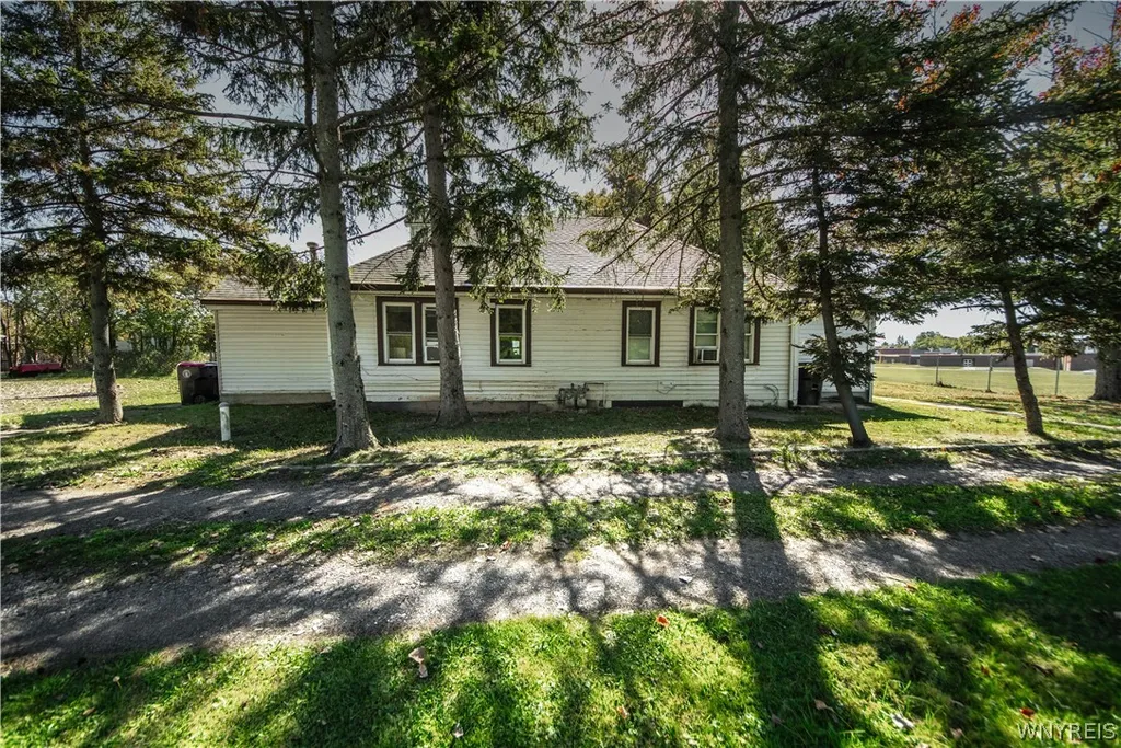 Property at 7 Cloyes Avenue, Lancaster, NY 14043