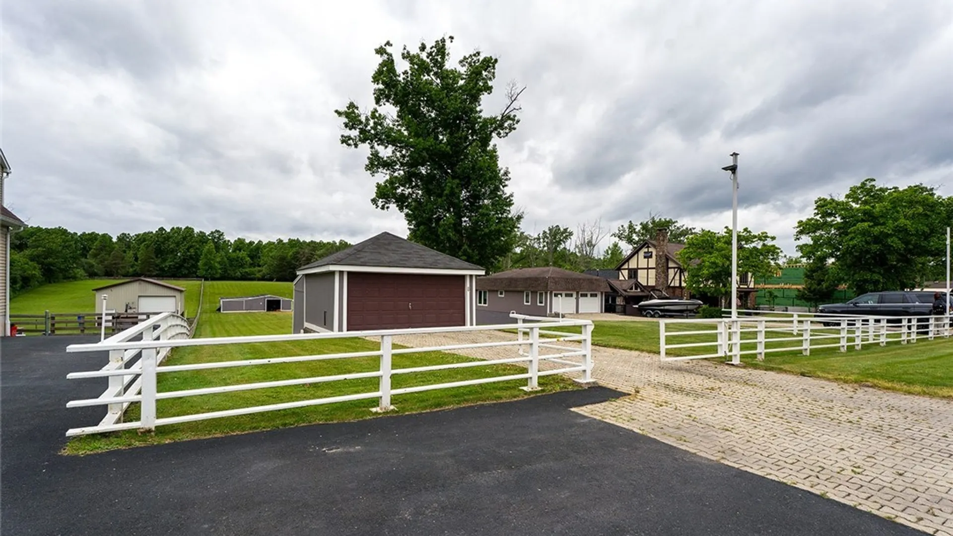 Property at 2039 E River Road, Grand Island, NY 14072 45