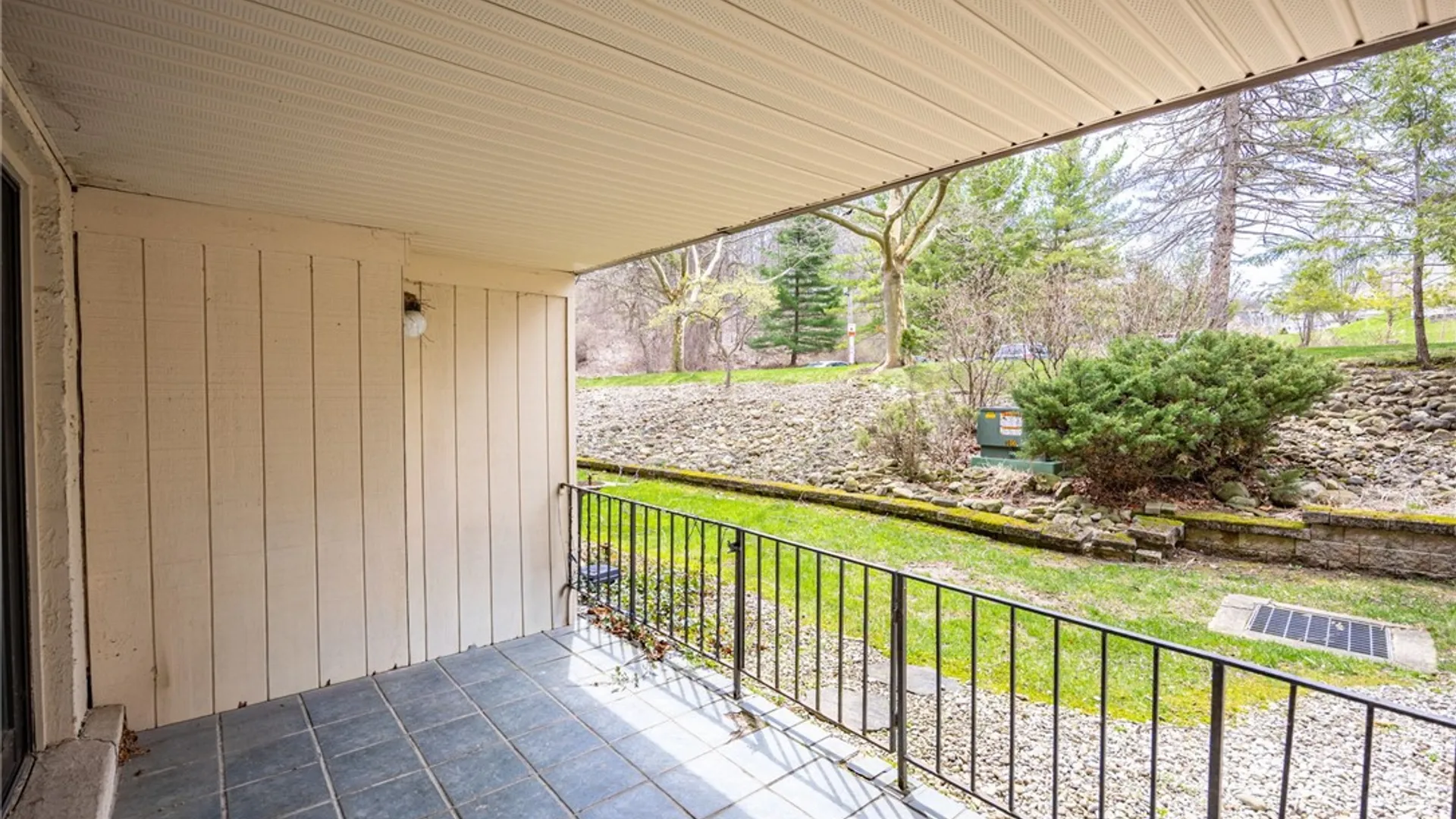 Property at 118 Bay Village Drive, Irondequoit, NY 14609 21