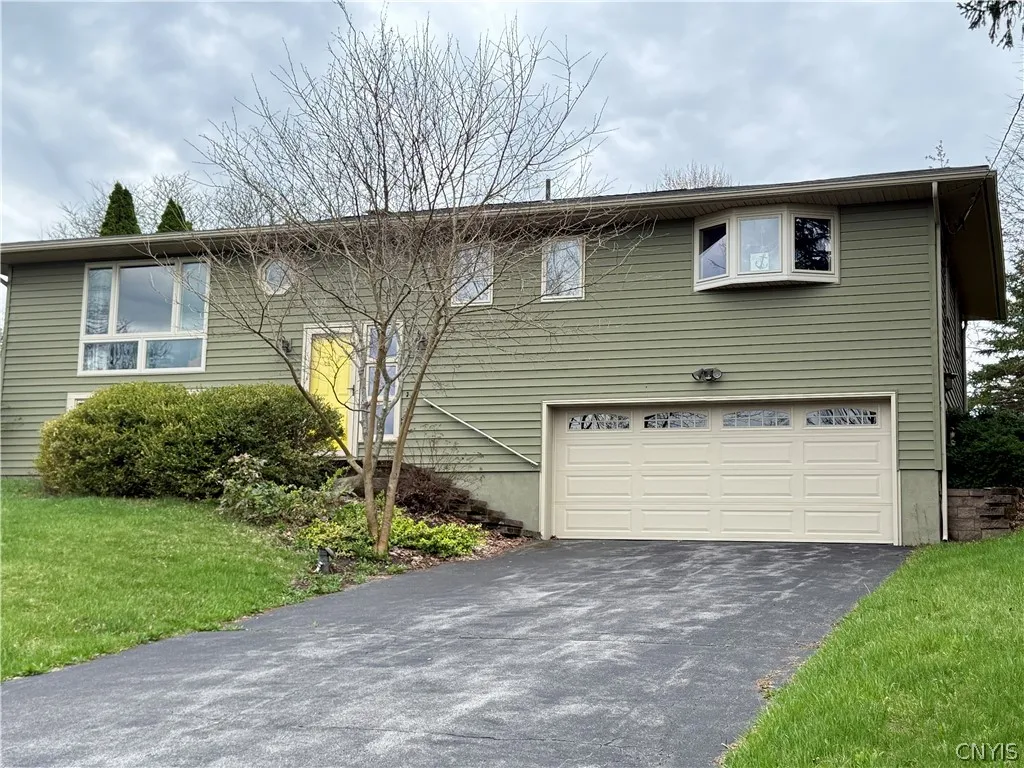 Property at 105 Easterly Terrace, DeWitt, NY 13214