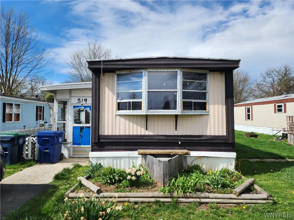 Property at 519 Dorwood Park, Wilson, NY 14131