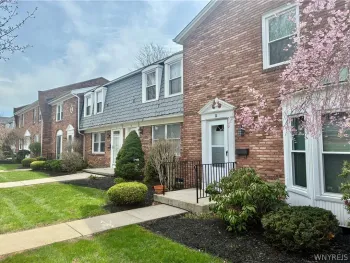 Property at 40 Hamlin Sq, Amherst, NY 14221