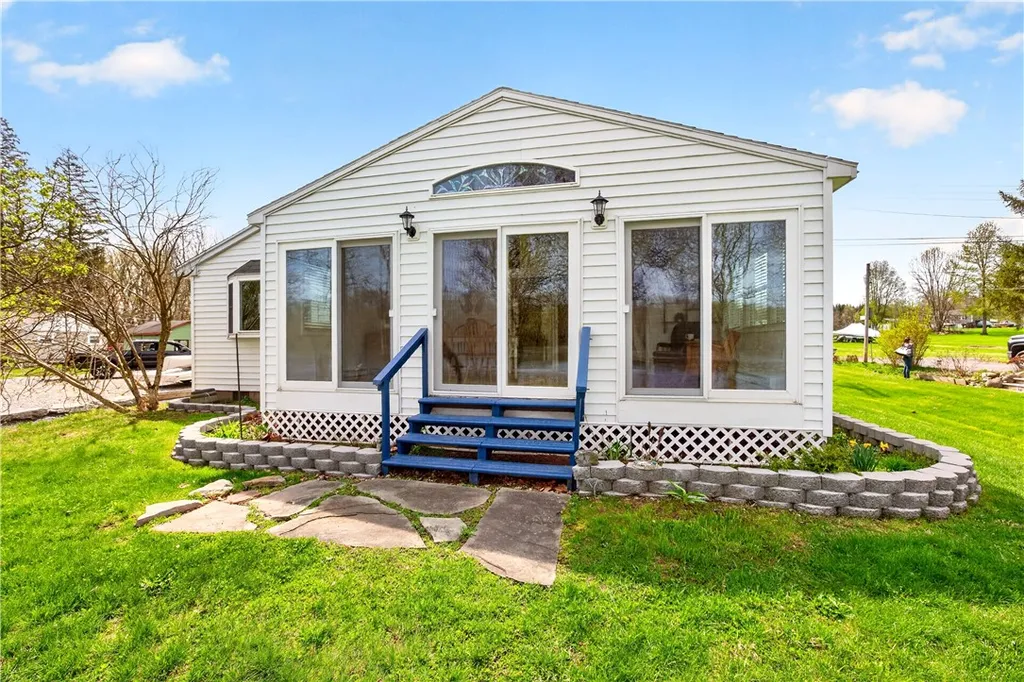 Property at 488 Hollis Path, Elbridge, NY 13080