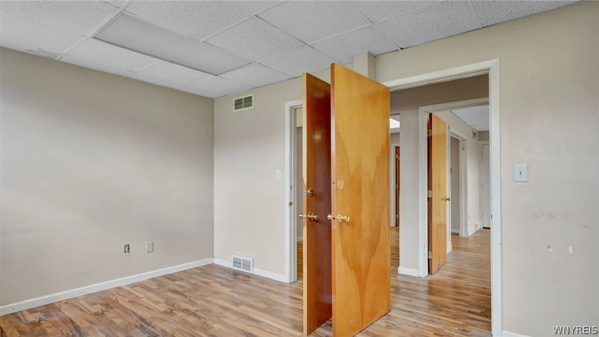 Property at 550 Center Road, West Seneca, NY 14224 9