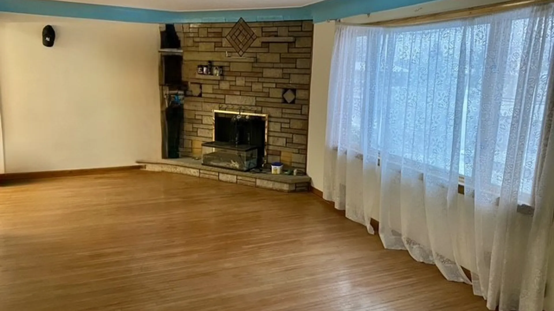 Property at 910 George Urban Boulevard, Cheektowaga, NY 14225 9