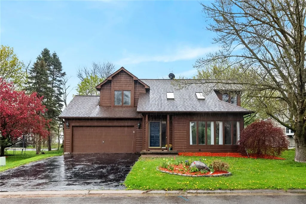Property at 7 Fieldstone Lane, Henrietta, NY 14586