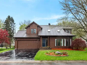 Property at 7 Fieldstone Lane, Henrietta, NY 14586