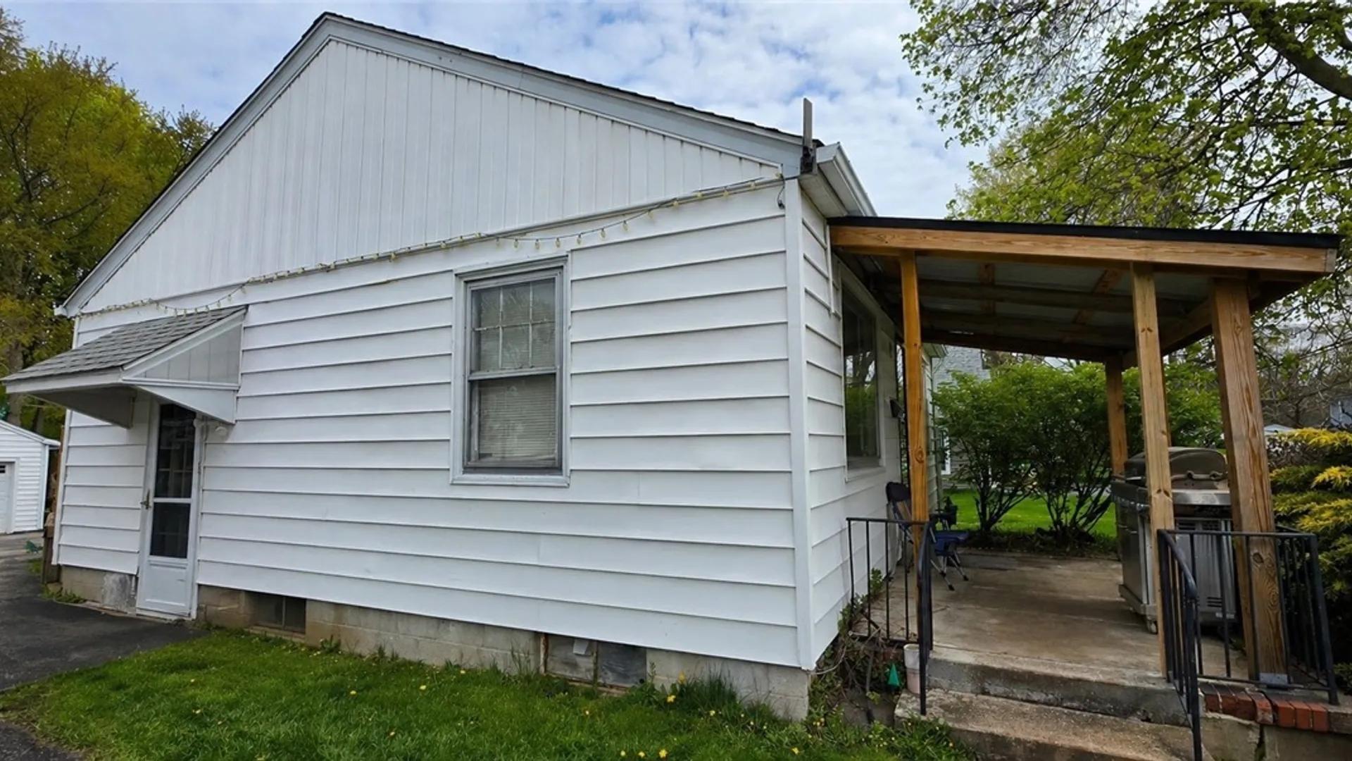 Property at 6071 Ketchum Avenue, Newfane, NY 14108 4