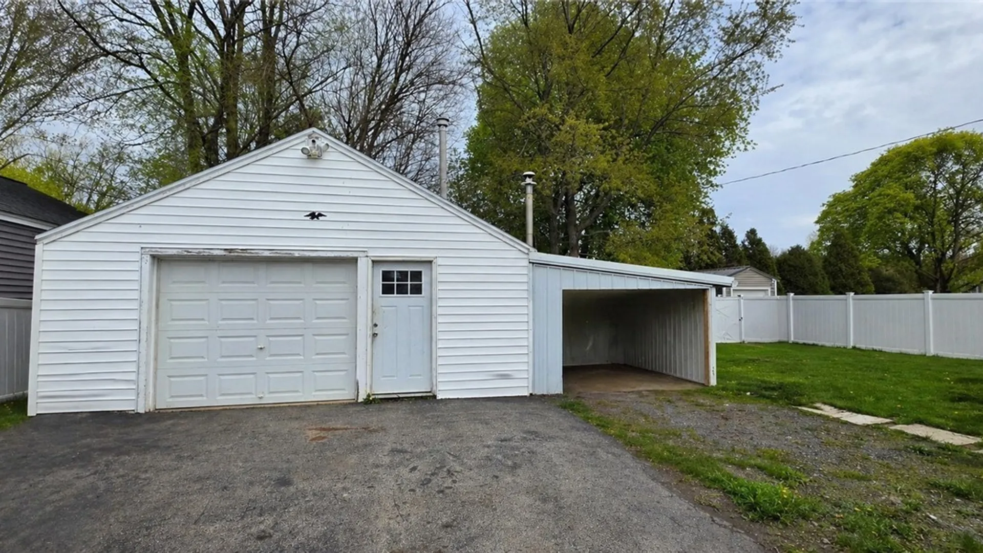 Property at 6071 Ketchum Avenue, Newfane, NY 14108 7