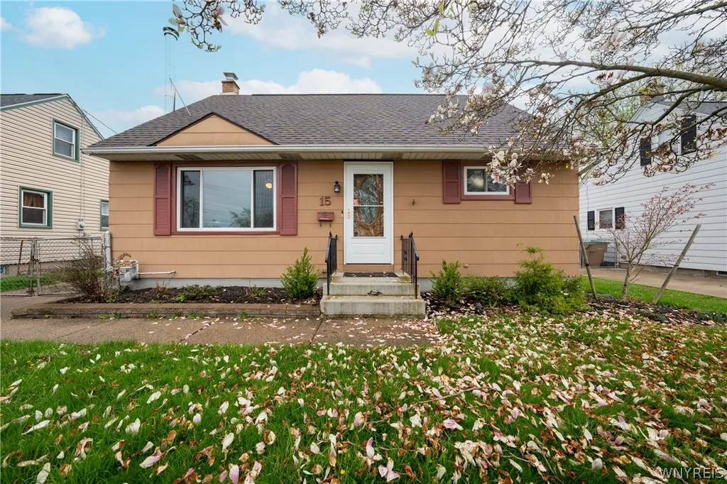Property at 15 Harris Court, Cheektowaga, NY 14225