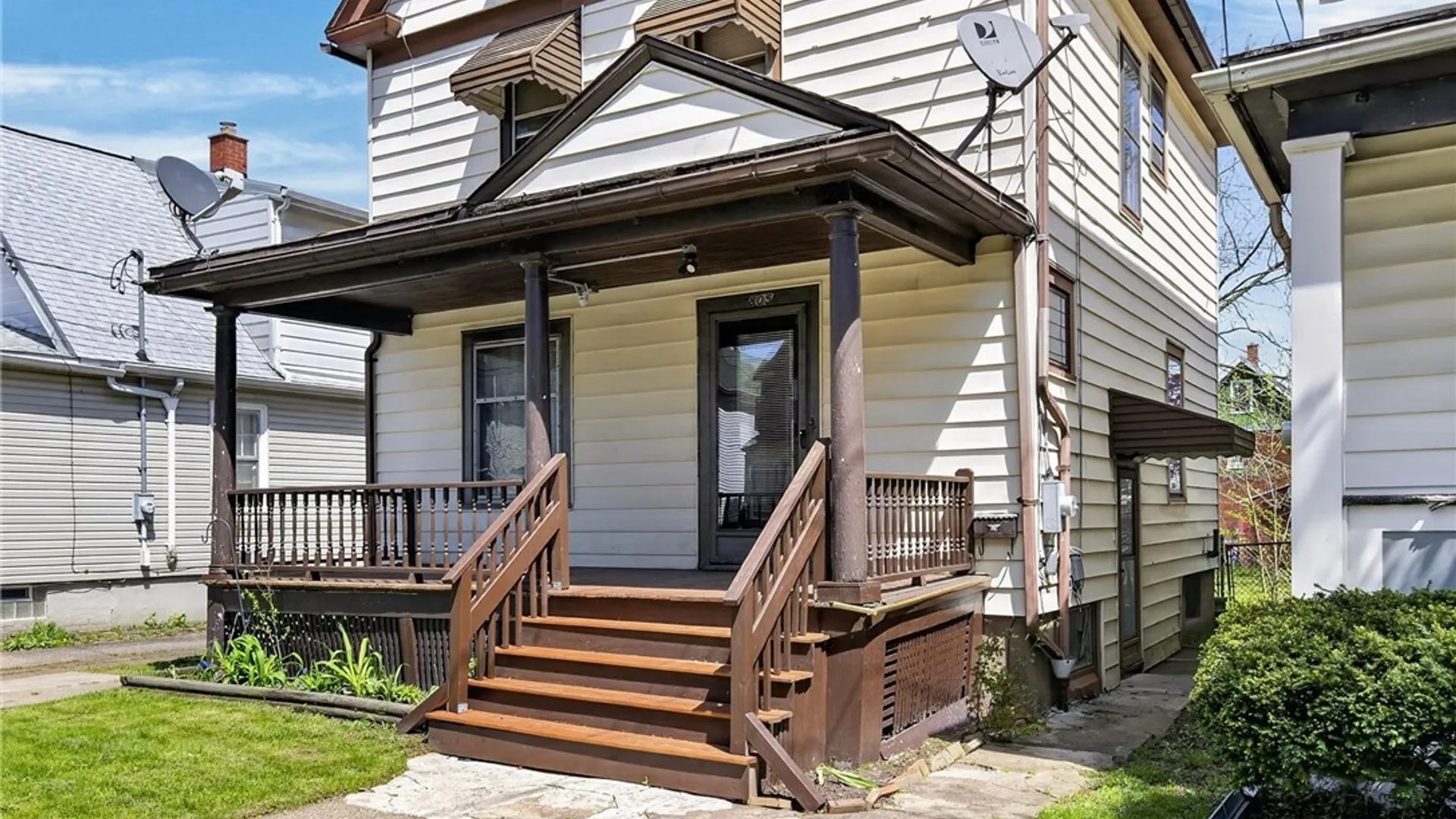 Property at 805 16th Street, Niagara Falls, NY 14301 3