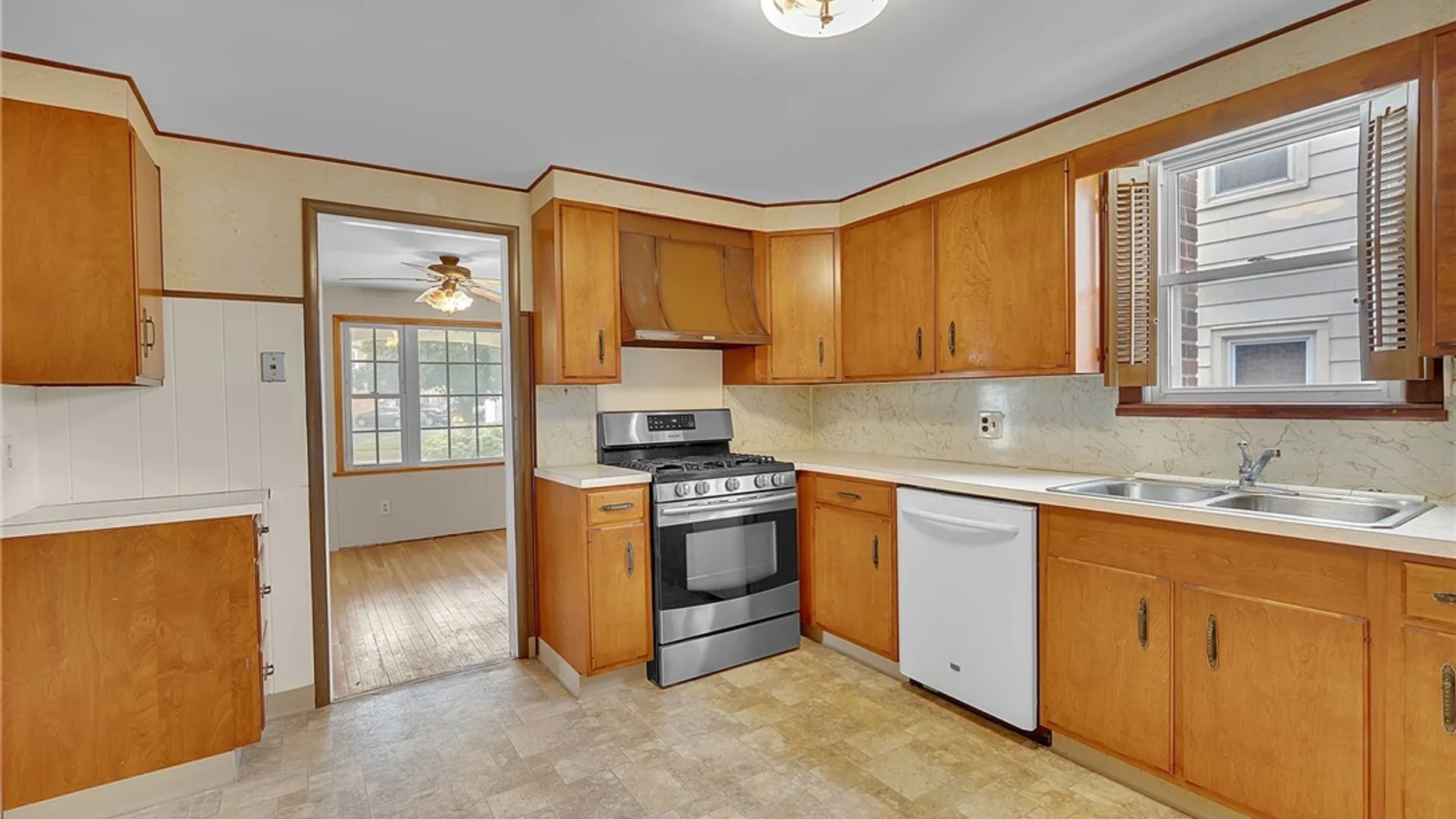 Property at 341 Fayette Avenue, Tonawanda, NY 14223 15