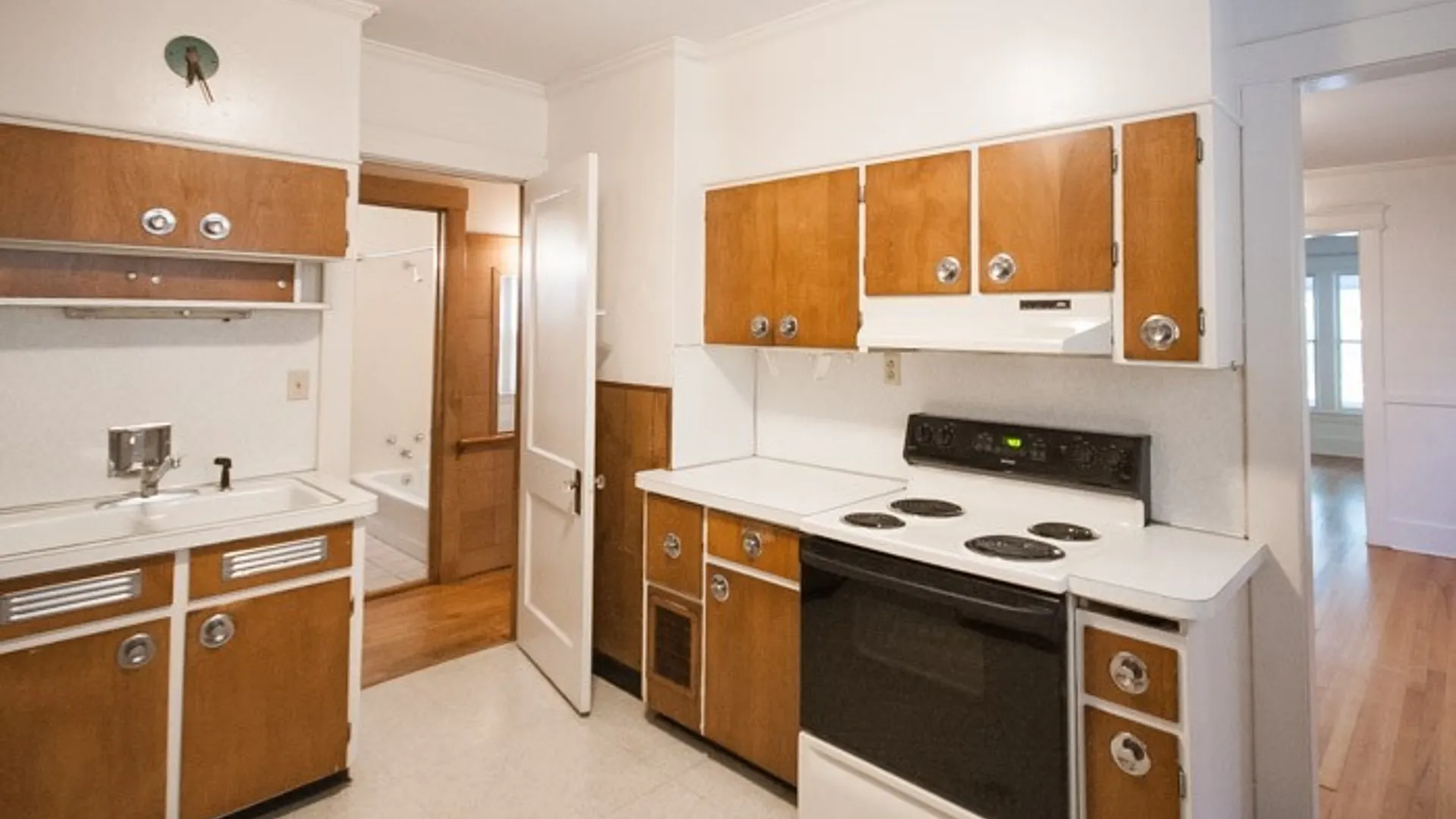 Property at 560 Clarendon Street, Syracuse, NY 13210 3