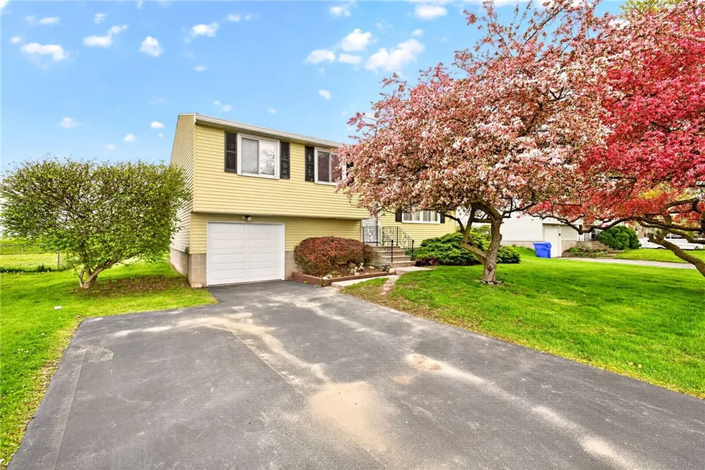 Property at 17 Fox Hollow Drive, Hamlin, NY 14464