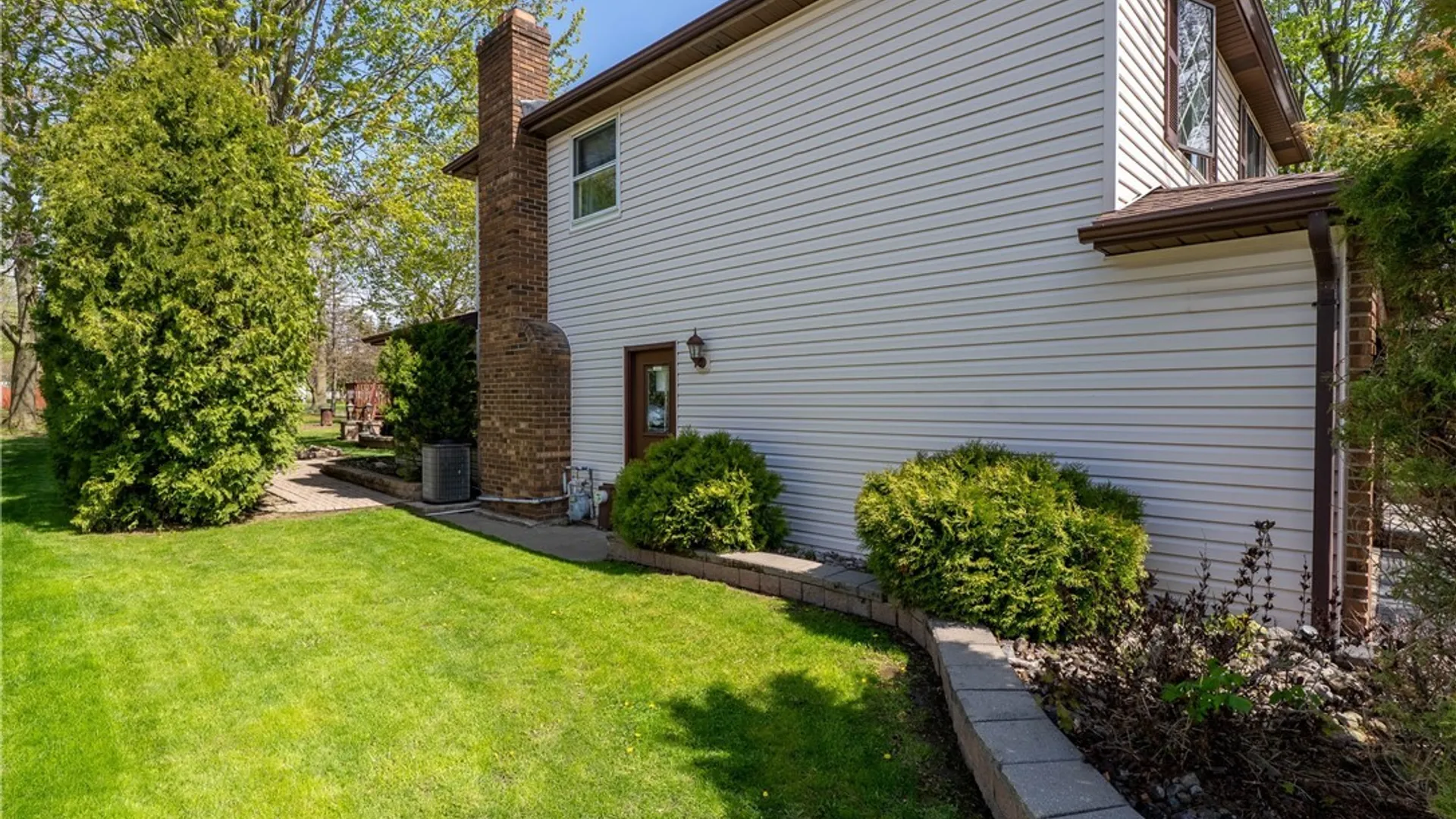 Property at 8010 Crestview Drive, Niagara, NY 14304 38