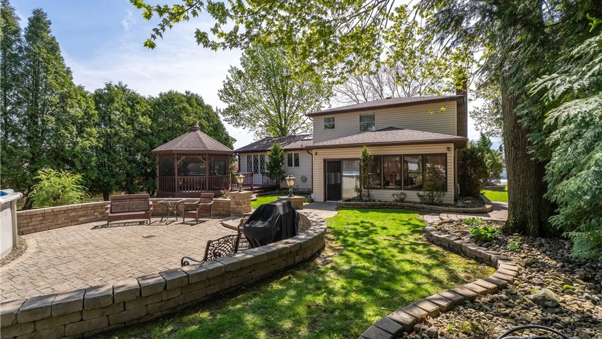 Property at 8010 Crestview Drive, Niagara, NY 14304 40