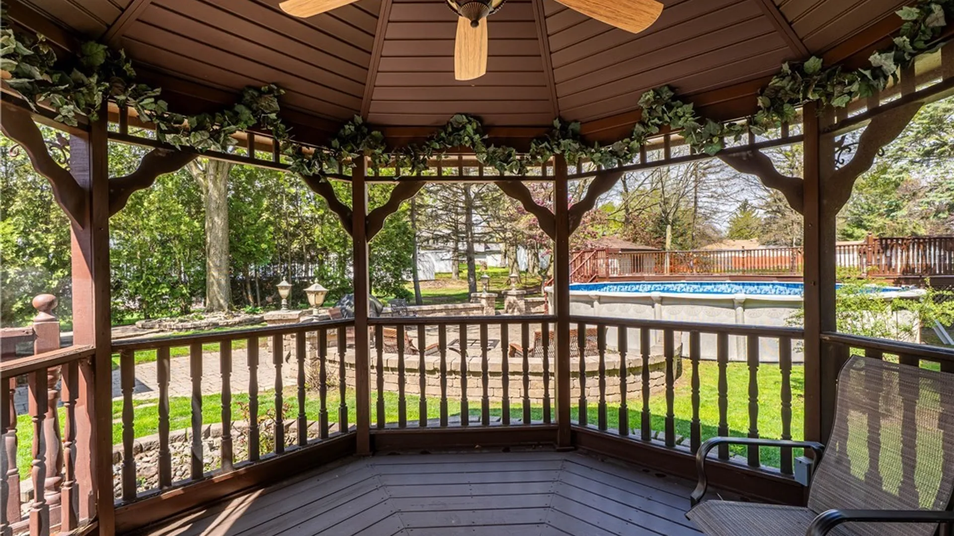 Property at 8010 Crestview Drive, Niagara, NY 14304 8