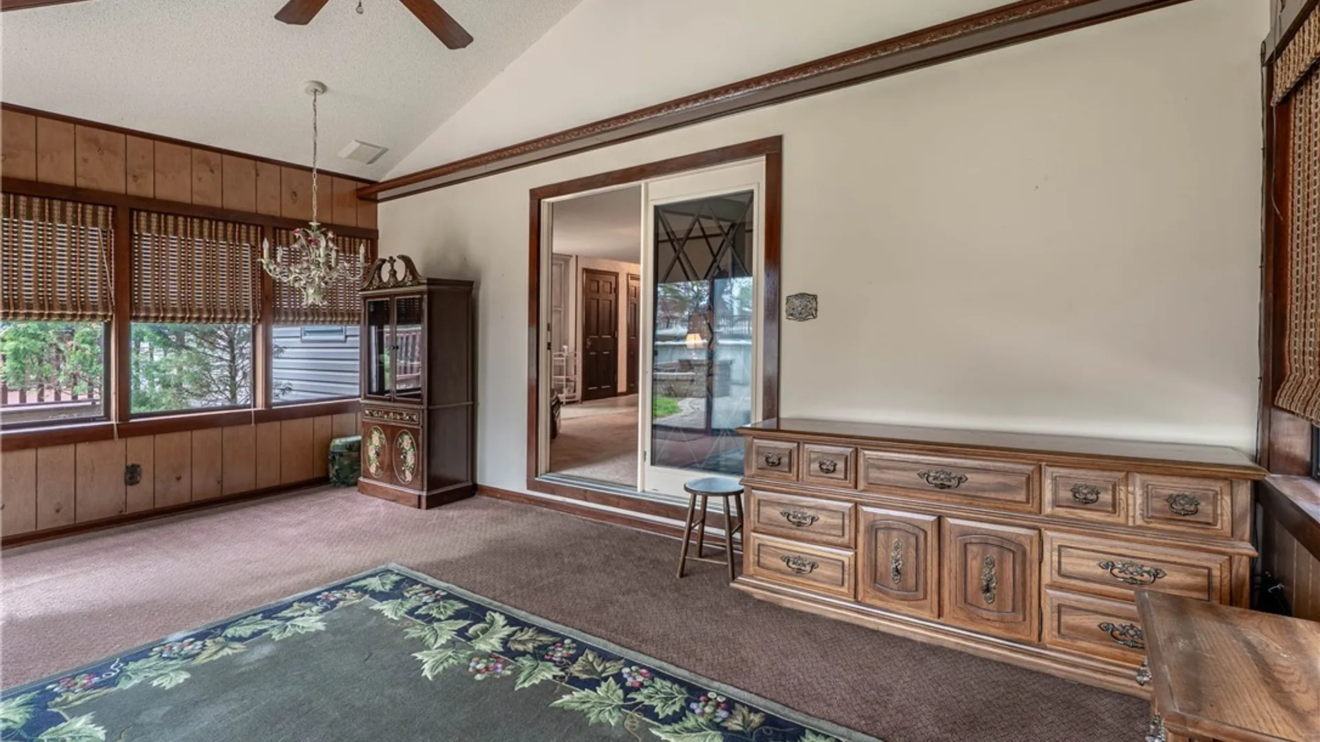 Property at 8010 Crestview Drive, Niagara, NY 14304 23