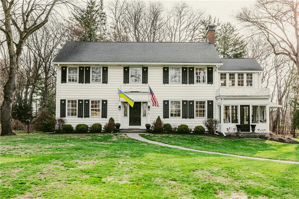 Property at 30 Harwood Lane, Pittsford, NY 14445