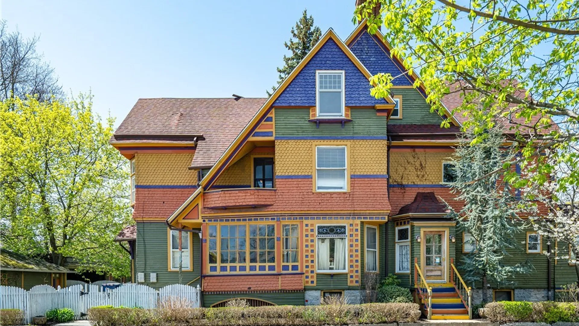 Property at 4 Saint Johns Place, Buffalo, NY 14201 4