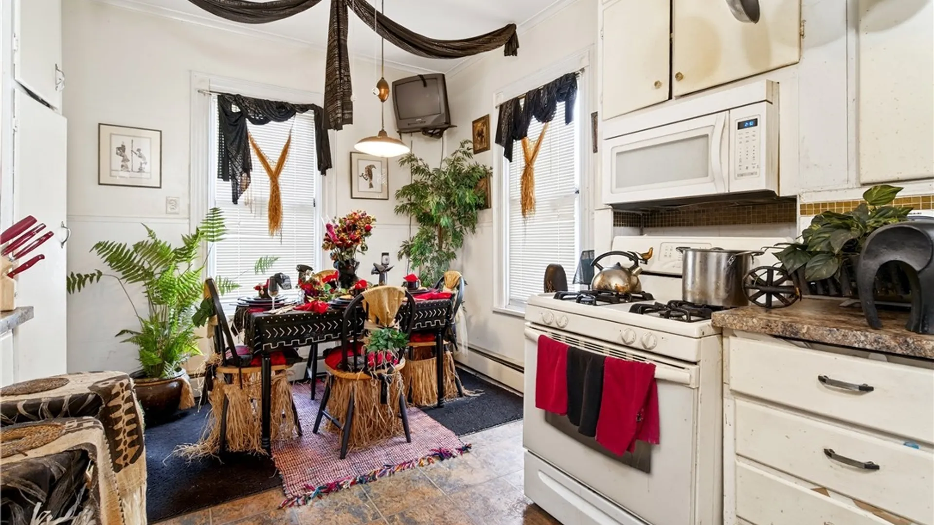Property at 4 Saint Johns Place, Buffalo, NY 14201 13