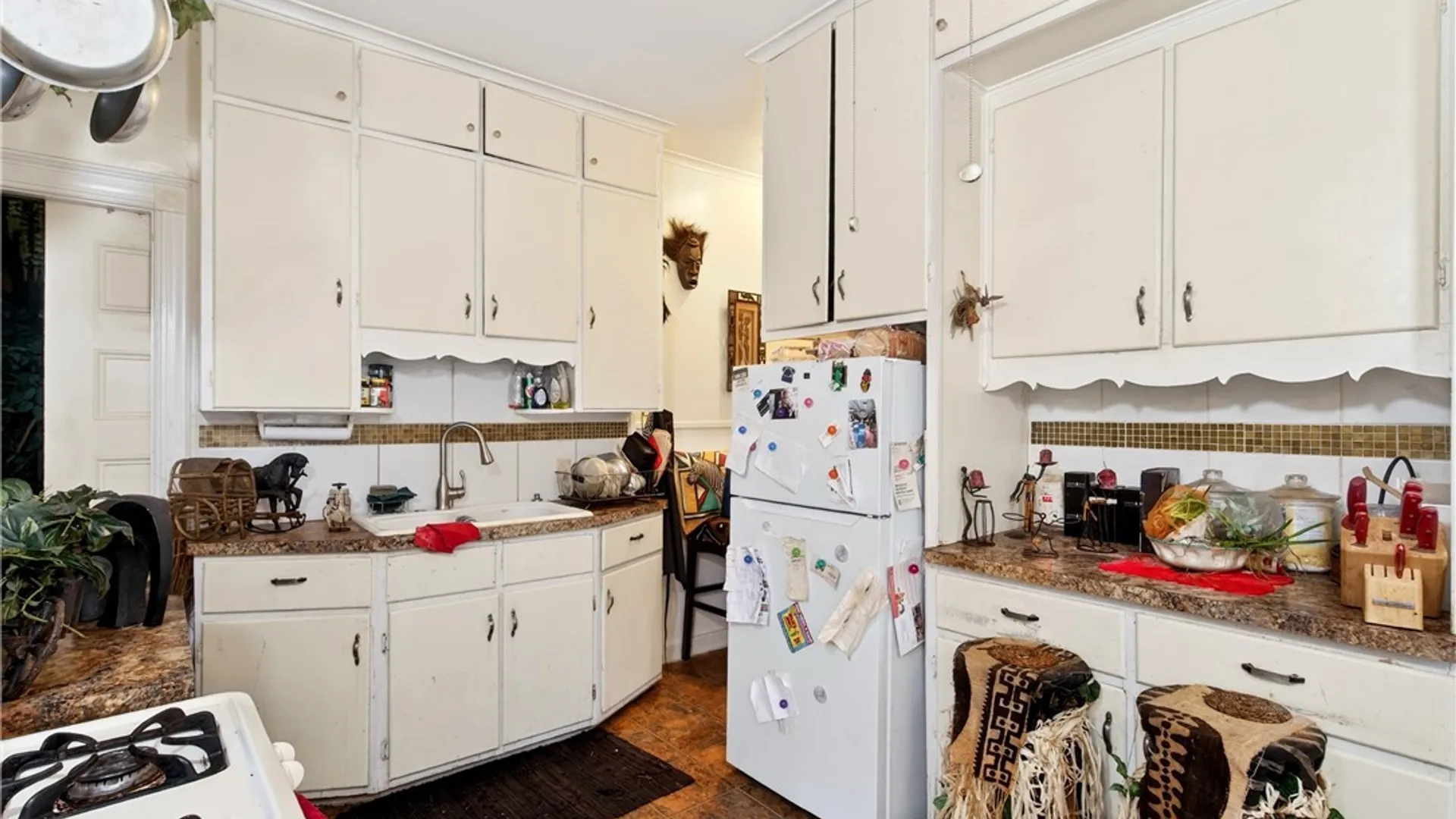 Property at 4 Saint Johns Place, Buffalo, NY 14201 14