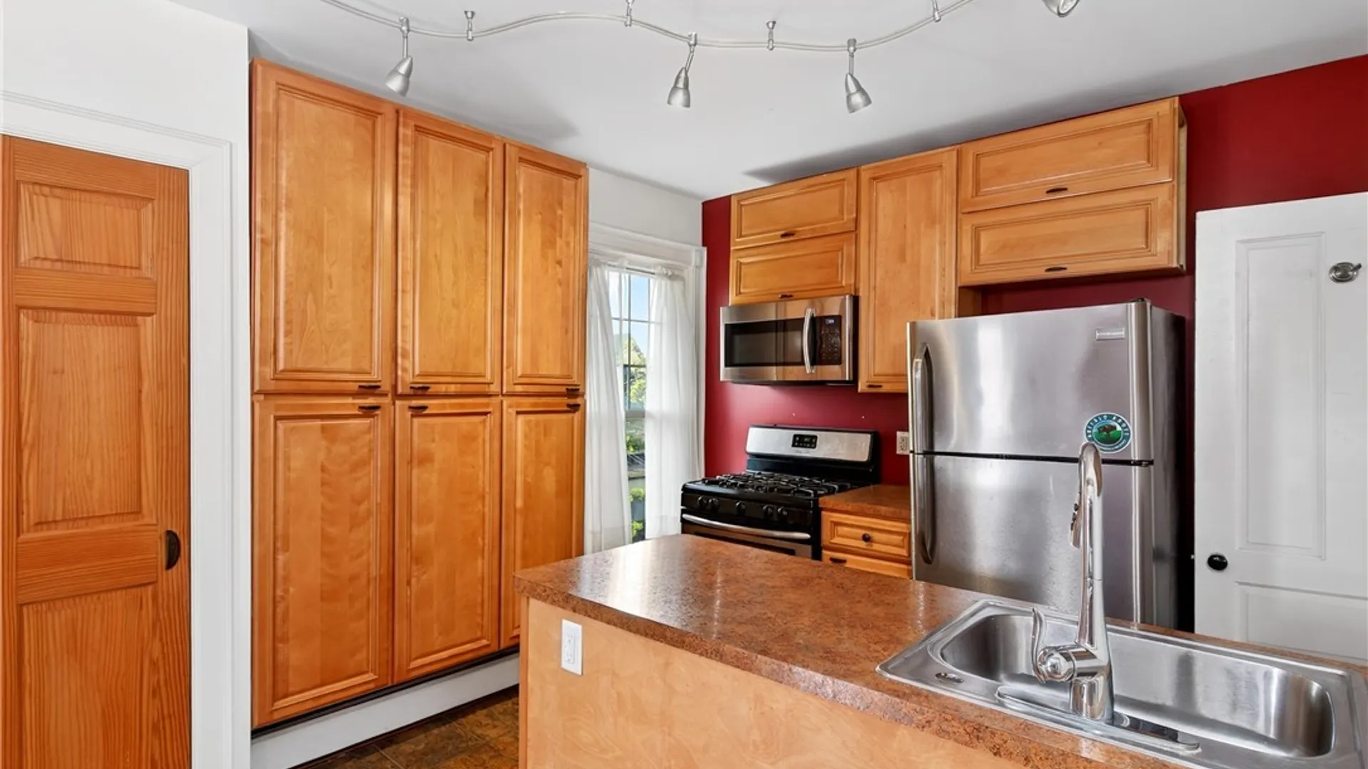 Property at 4 Saint Johns Place, Buffalo, NY 14201 29