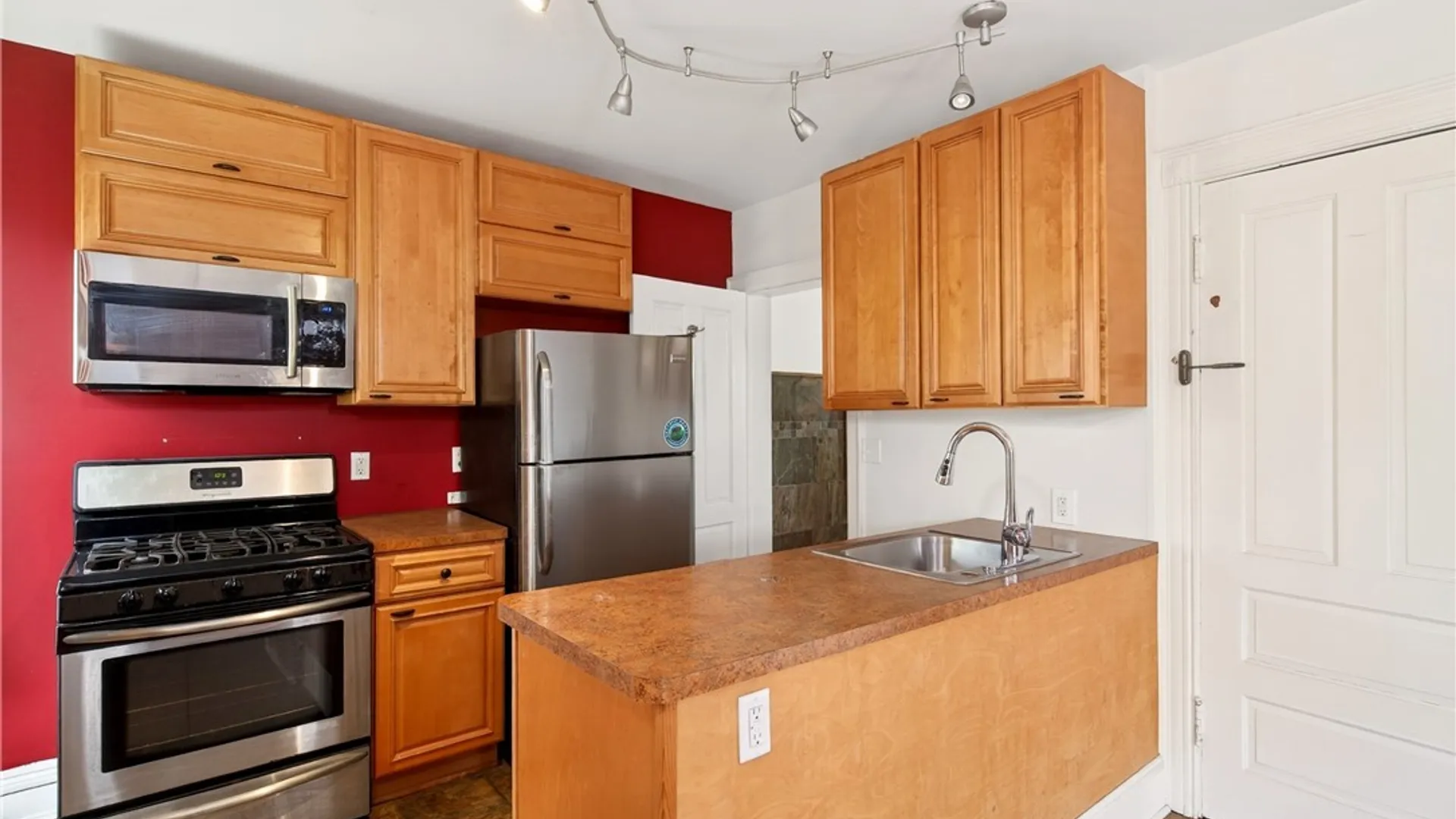 Property at 4 Saint Johns Place, Buffalo, NY 14201 30