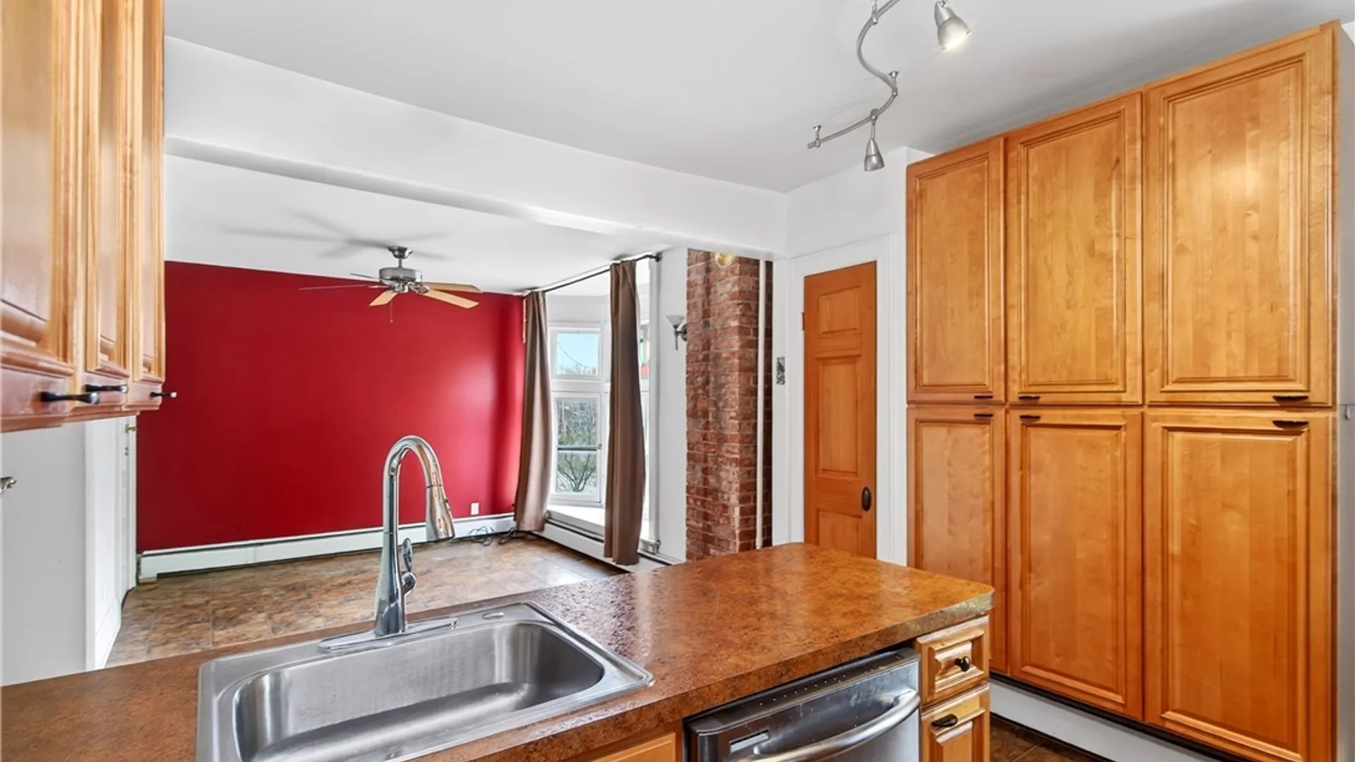 Property at 4 Saint Johns Place, Buffalo, NY 14201 31