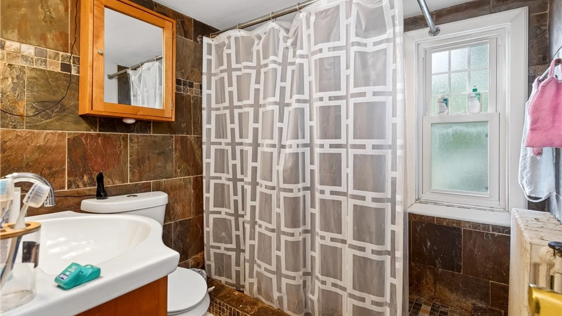 Property at 4 Saint Johns Place, Buffalo, NY 14201 37