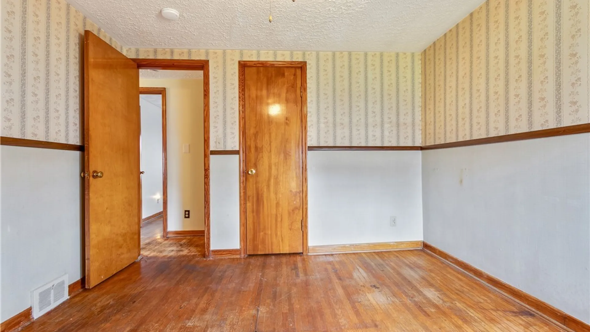 Property at 101 Kennedy Road, Cheektowaga, NY 14227 24