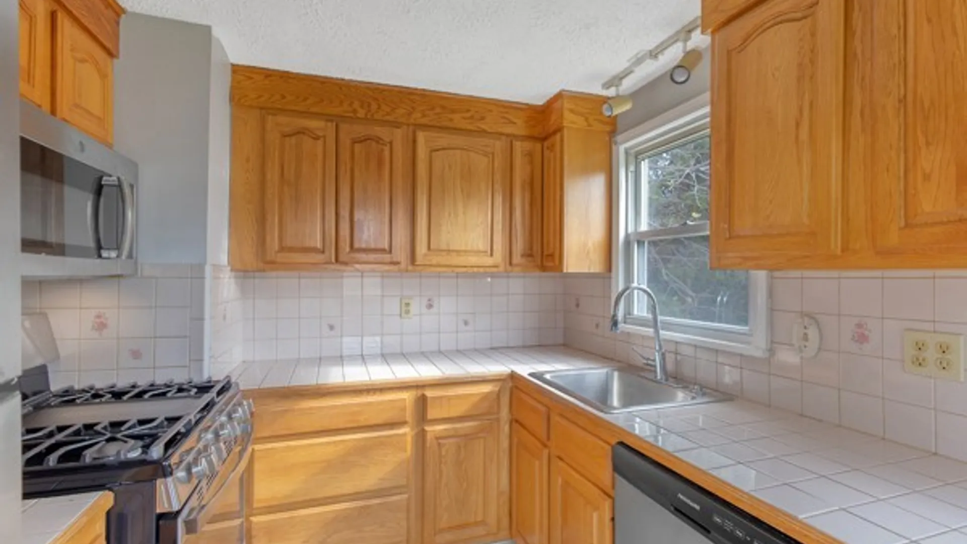 Property at 405 South Edwards Ave, Syracuse, NY 13206 12
