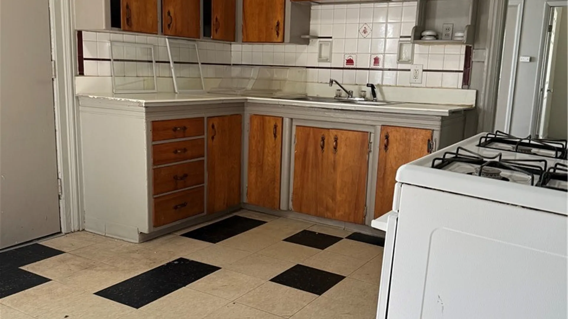 Property at 626 Jay St, Rochester, NY 14611 6