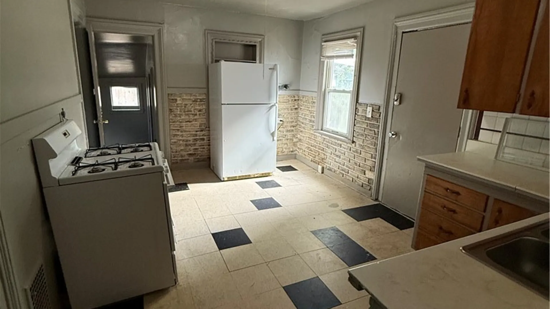 Property at 626 Jay St, Rochester, NY 14611 7