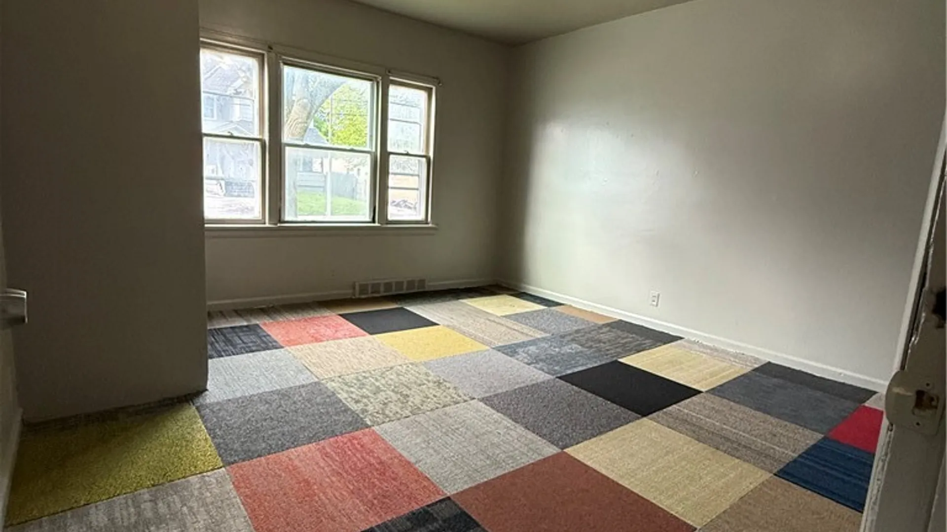 Property at 626 Jay St, Rochester, NY 14611 11