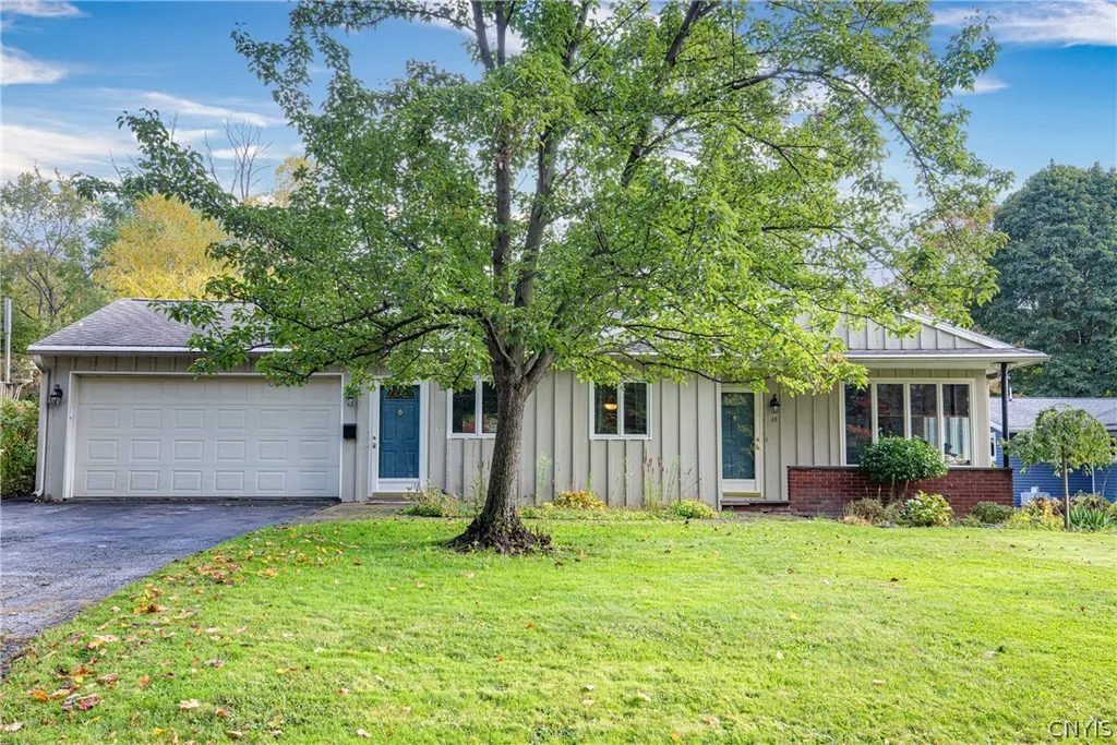 Property at 35 Lakeview Circle, Skaneateles, NY 13152
