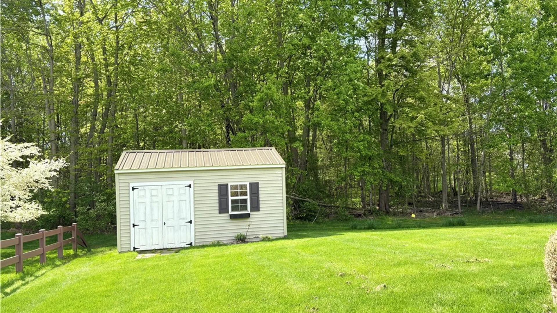 Property at 2314 Winterberry Drive, Hamburg, NY 14085 12