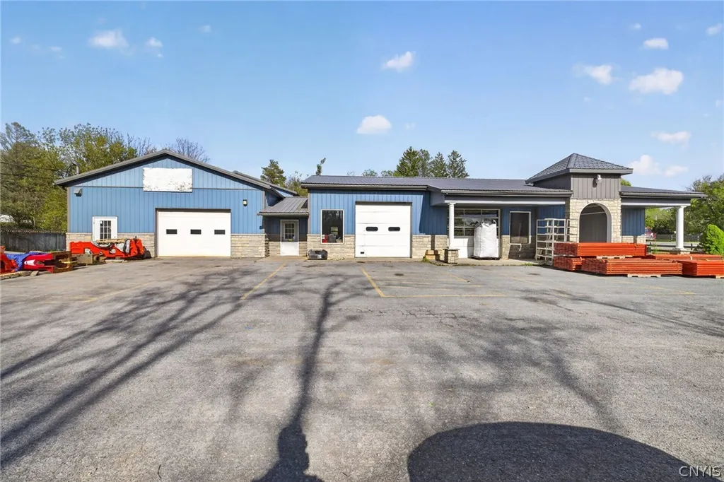 Property at 8 State Route 31, Elbridge, NY 13080
