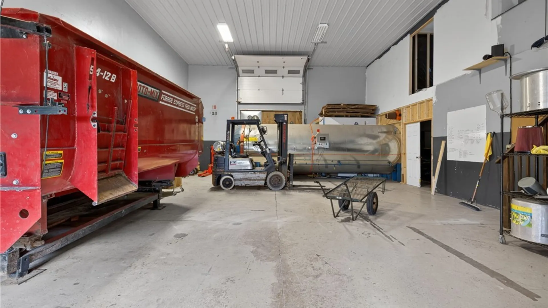 Property at 8 State Route 31, Elbridge, NY 13080 14