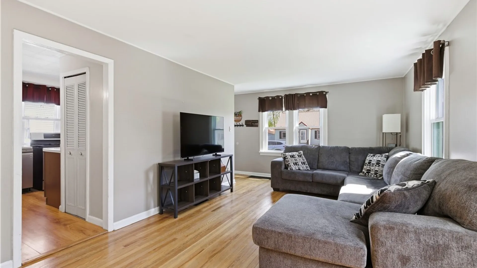 Property at 106 Lynhurst Avenue, Clay, NY 13212 4