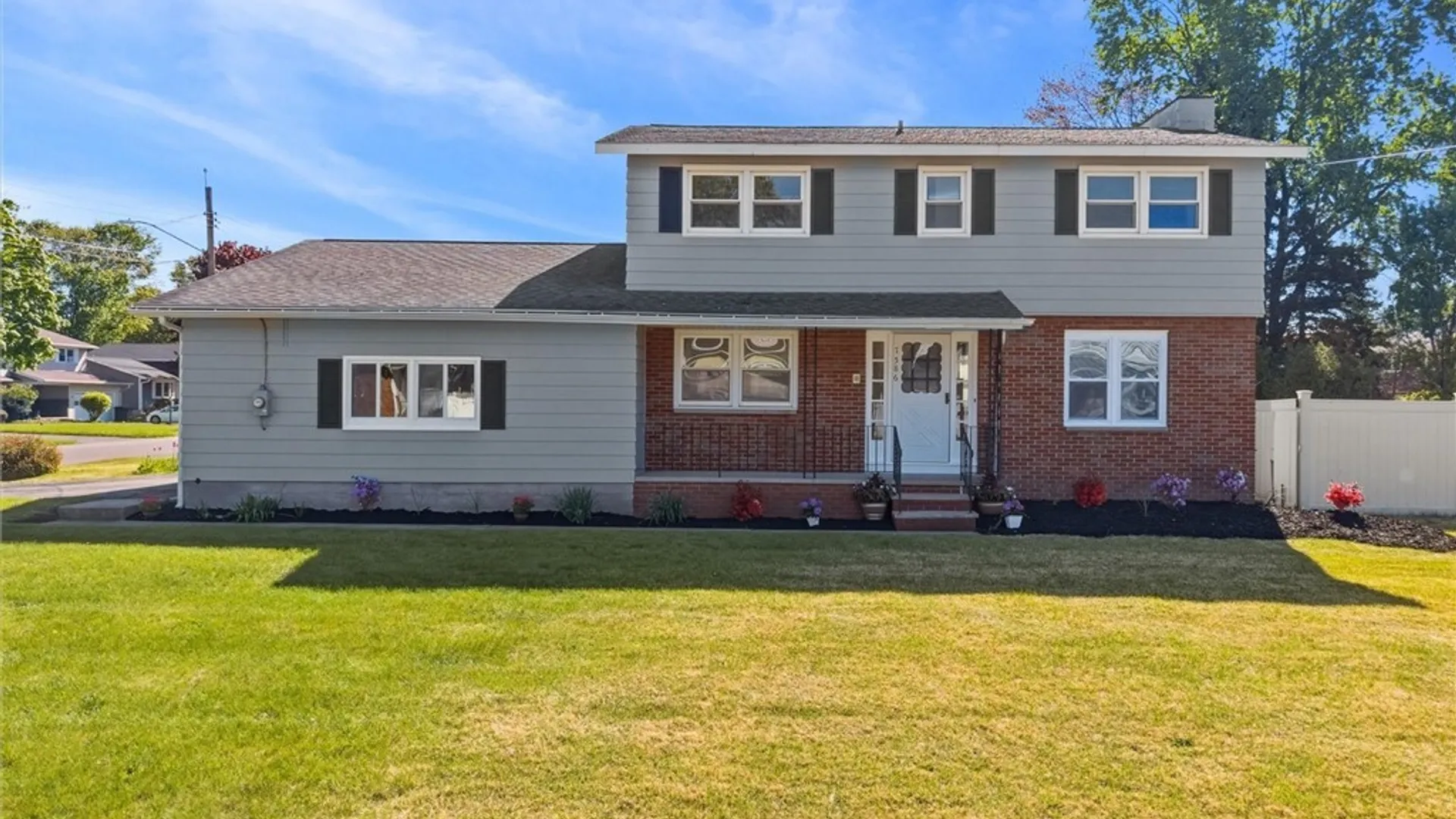 Property at 7586 Daphne Drive, Clay, NY 13212 5