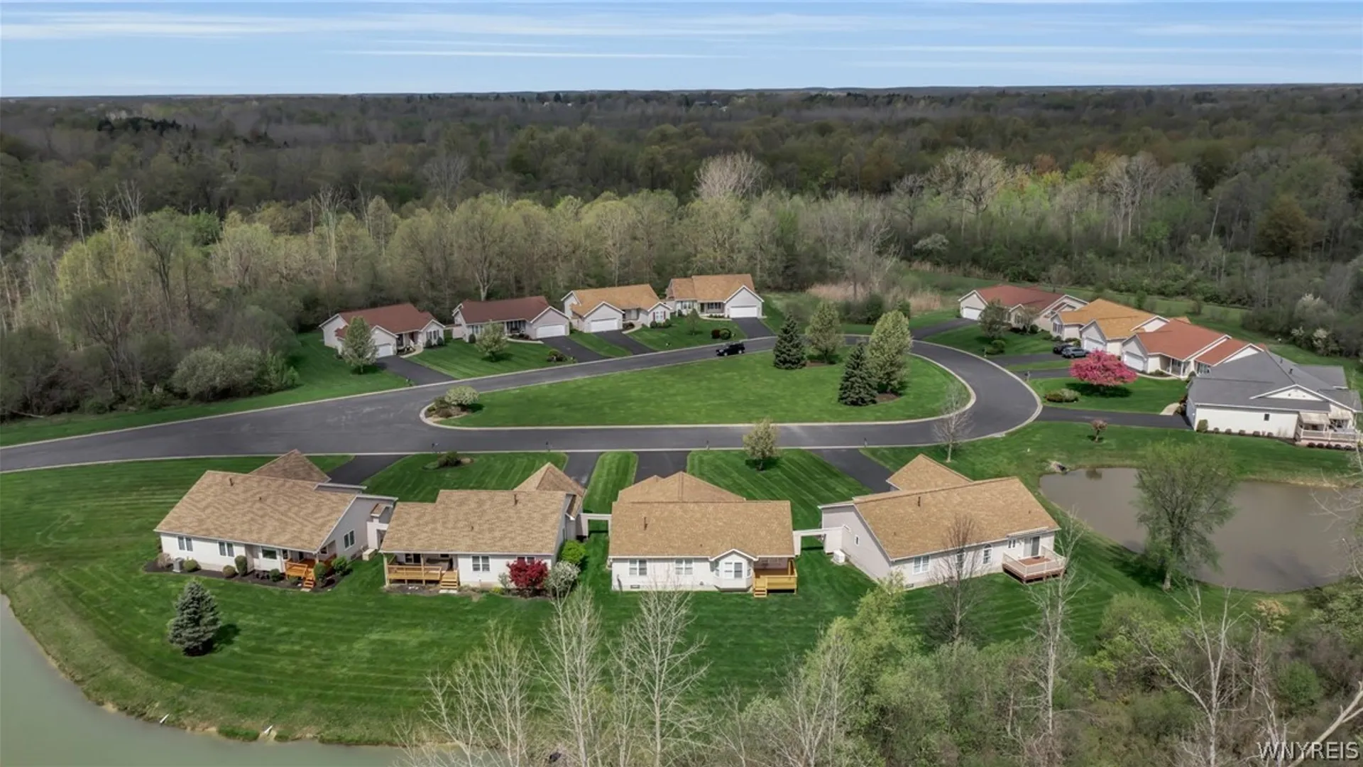 Property at 53 Alexander Parkway, Pendleton, NY 14120 28