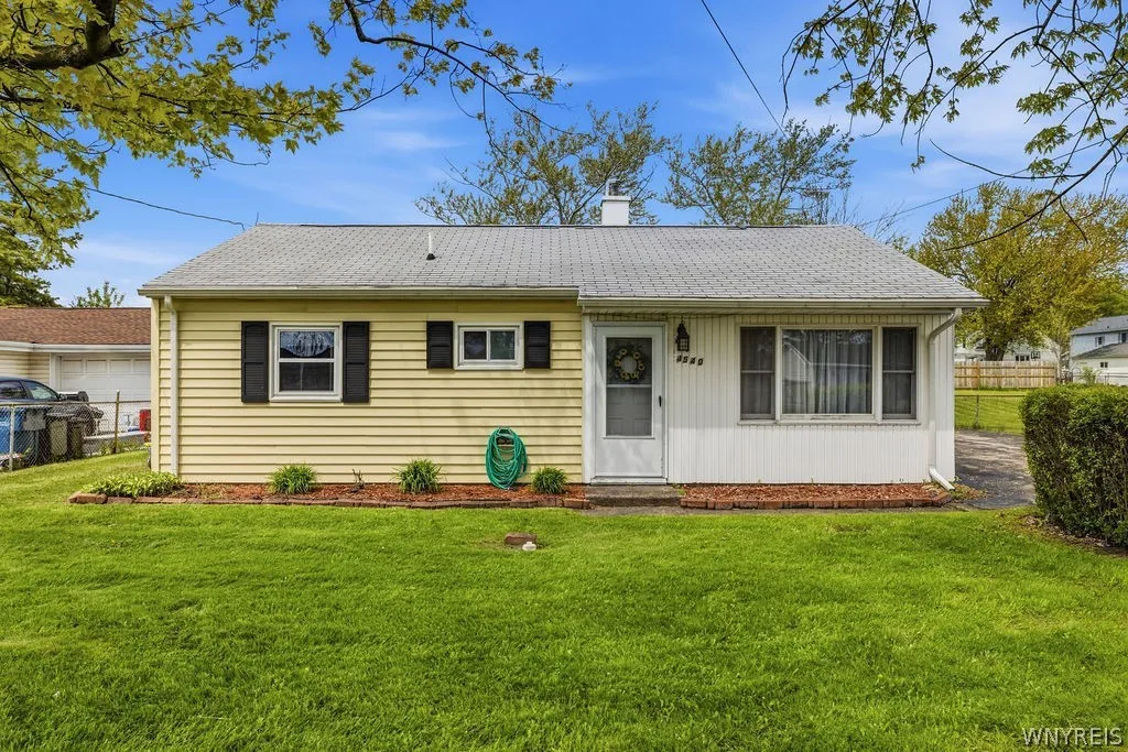 Property at 4540 Isherwood Drive, Niagara, NY 14305