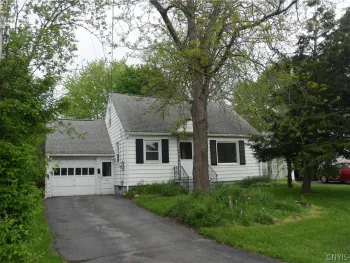Property at 101 Chestnut Hill Drive, Salina, NY 13088