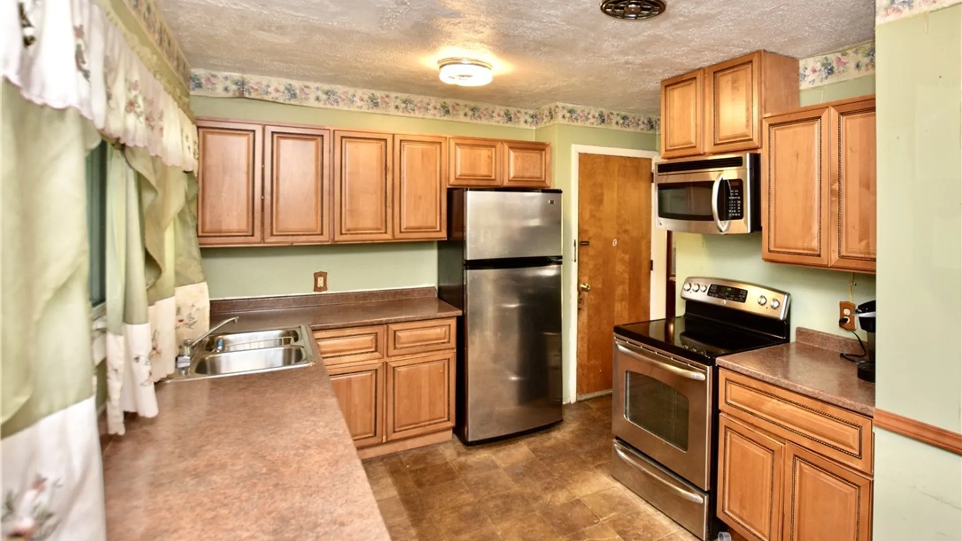 Property at 246 Blackberry Road, Clay, NY 13090 5