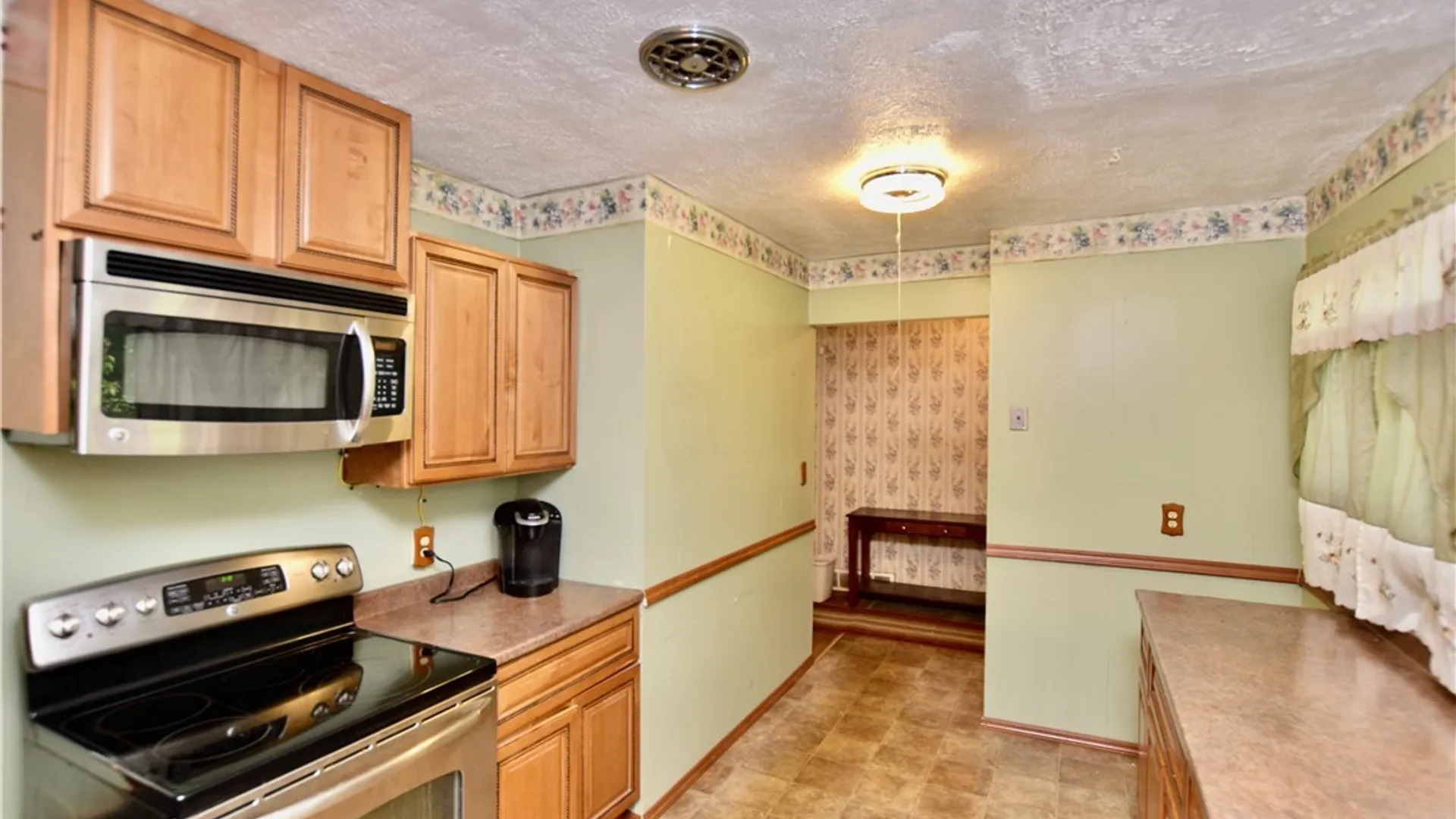 Property at 246 Blackberry Road, Clay, NY 13090 6