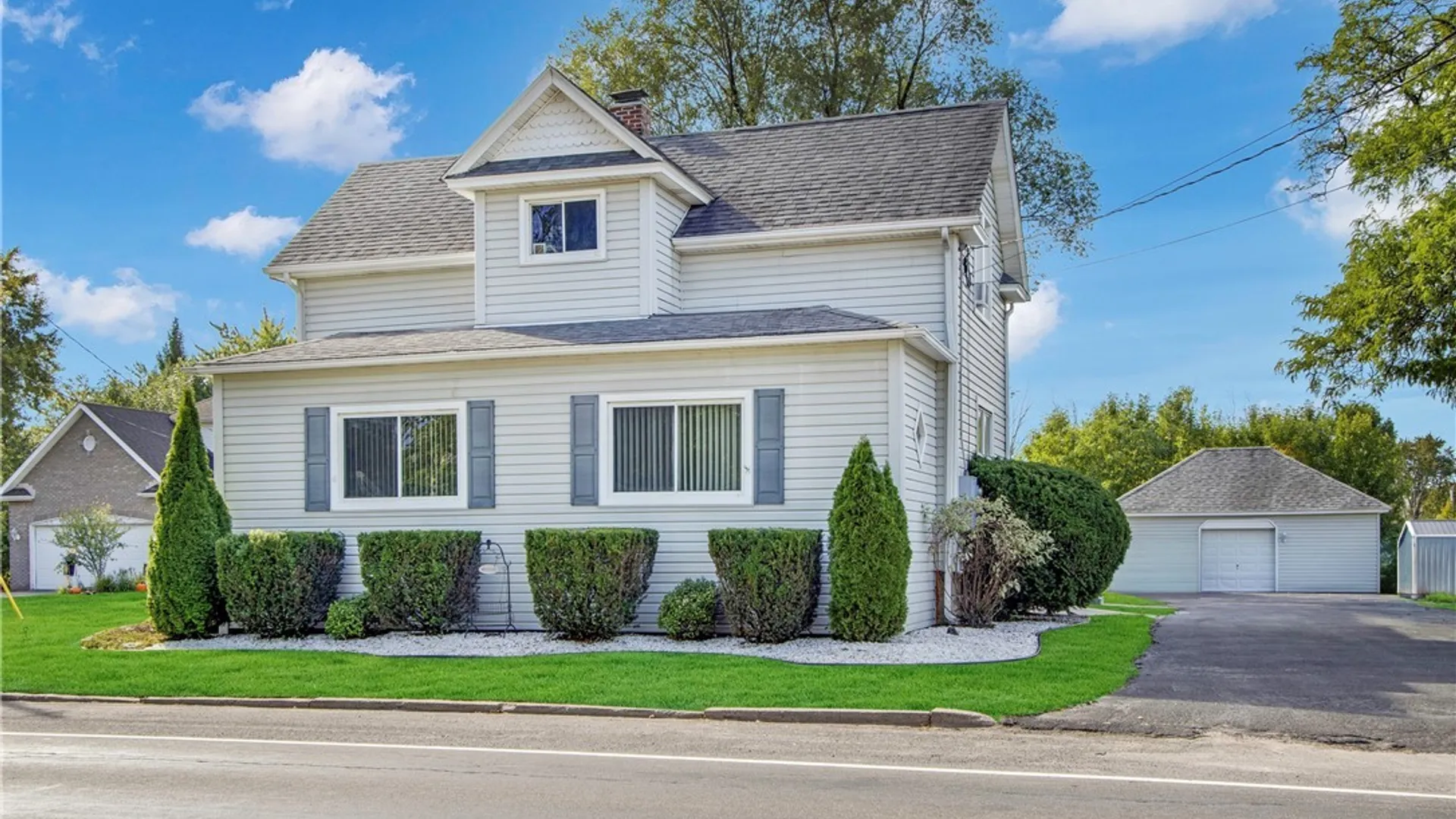 Property at 2454 Niagara Road, Wheatfield, NY 14304 3