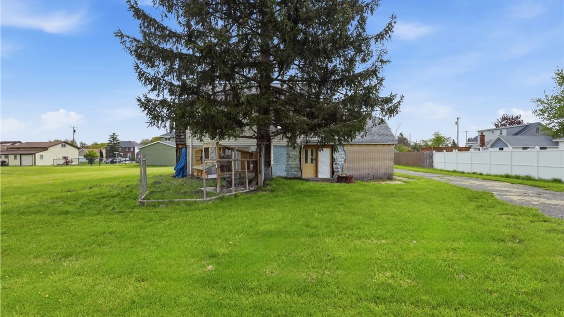 Property at 140 Wendel Street, Lancaster, NY 14043 17