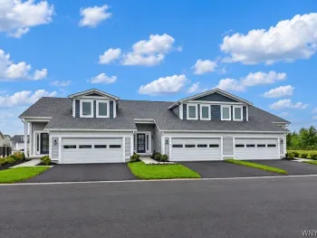 Property at 20 Cloverleaf Court, Cheektowaga, NY 14043