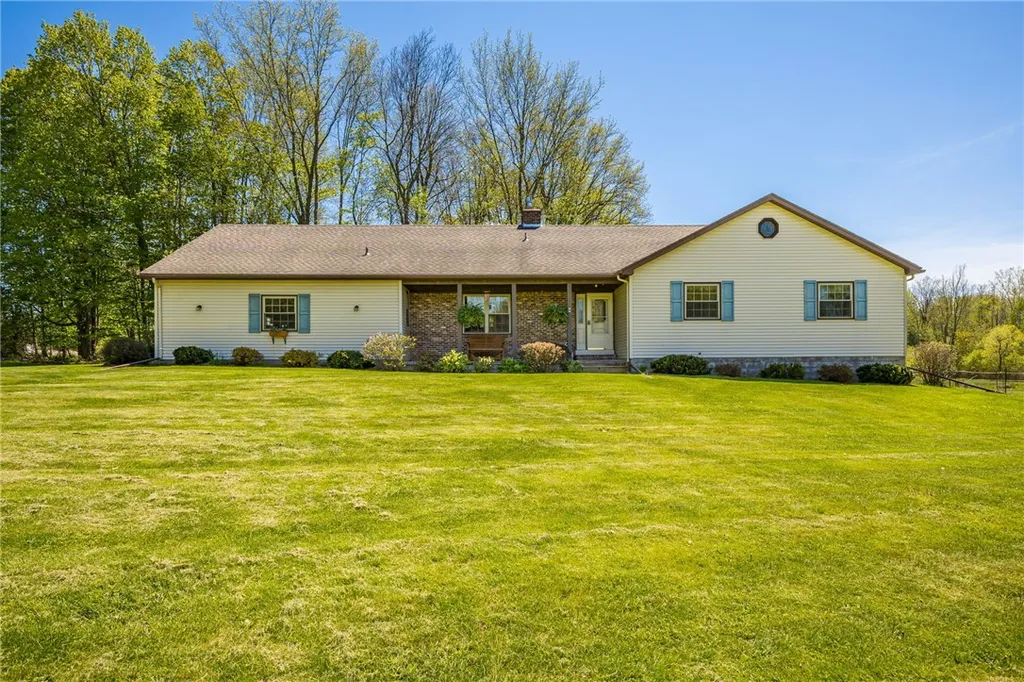 Property at 827 Turner Rd, Macedon, NY 14522